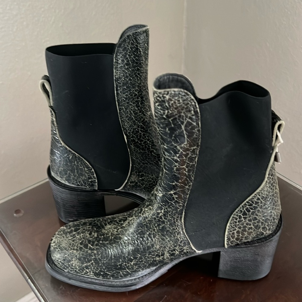 MOMA pull-on gray black leather boots New size 39